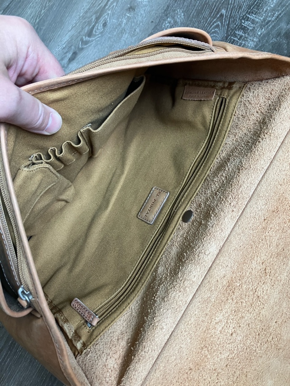 El Portal vintage Classic Tan Leather Messenger Bag - Picture 11 of 17